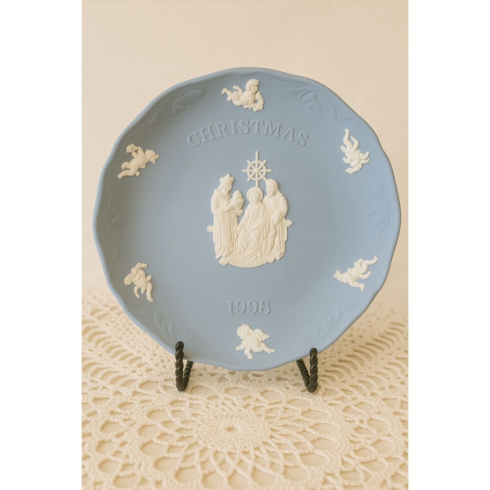 Wedgwood Jasperware Christmas Collector Plates Set of 4 - Picture 2 of 4